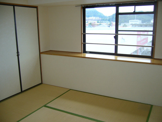 和室(収納・出窓)